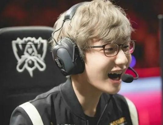 NBA：凯尔特人官宣签约，勇士公牛报价不变，杨无缘2.29亿