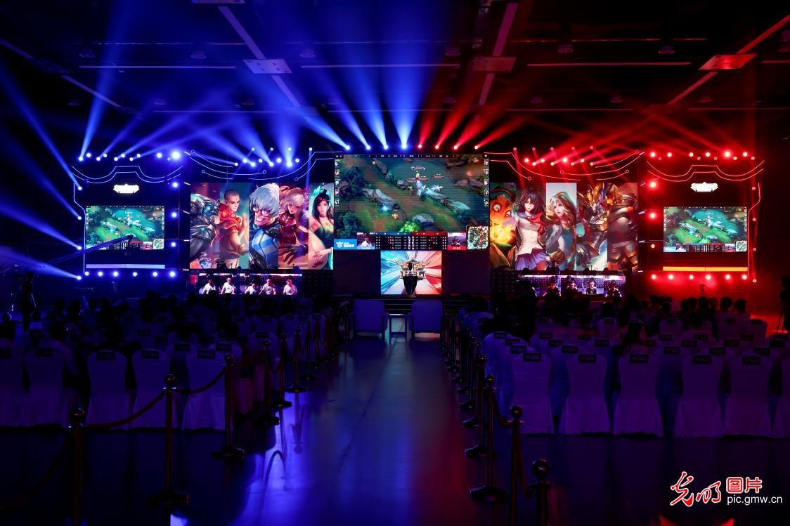 一方面展现 一方面展现